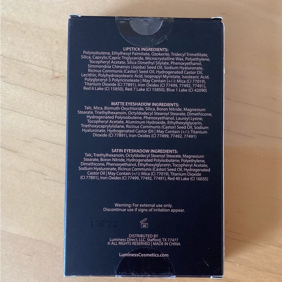 Luminess Alluring Eye and Lip Compact (8 Colors for Eye and Lip) - Picture 8 of 9